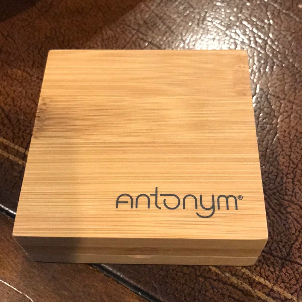 Antonym baked foundation